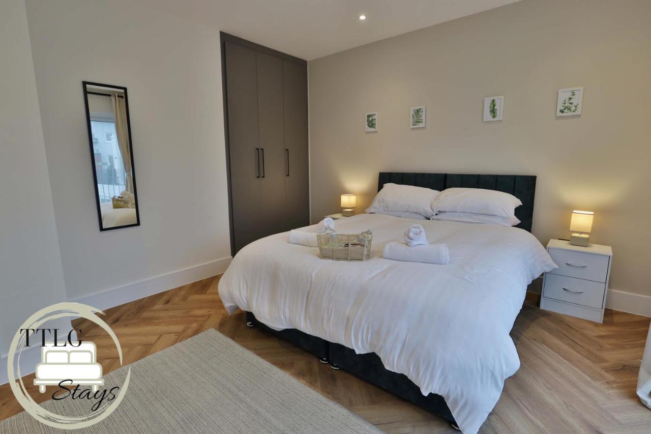 Modern City Escape By Ttlg Stays Rickmansworth Exterior photo